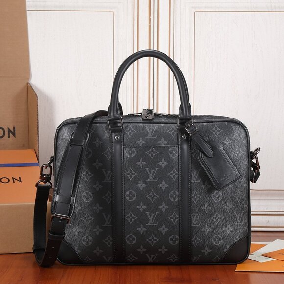 Louis Vuitton Porte Documents Voyage PM Shoulder Crossbody Bag - Picture 1 of 9